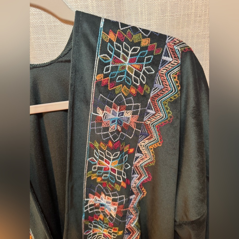 Dark Green Embroidered Velvet Kimono Jacket - Picture 7 of 12